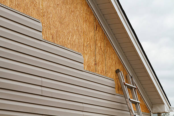 Professional Siding Inspection technician working in Lincroft, NJ